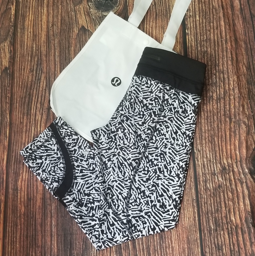 LULULEMON Athletica Black White Leggings With Lululemon Bag - Picture 12 of 16